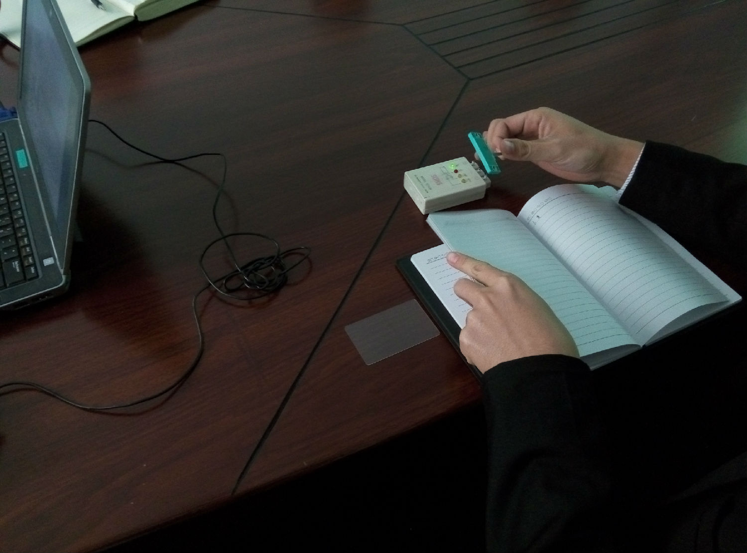 正在用倍加福接近開關做現場測試