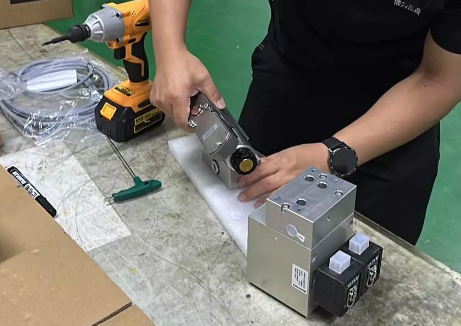 博揚工程師成功組裝并檢測組合閥，彰顯專業實力確保品質